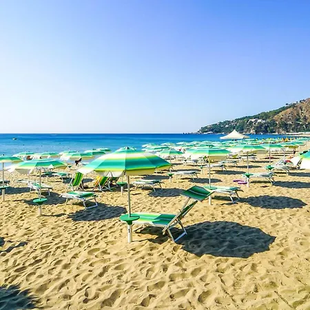 Villaggio Porto Rhoca