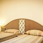 Villaggio Porto Rhoca 스퀼라쎄