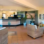 Villaggio Porto Rhoca 스퀼라쎄