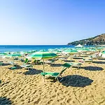 Villaggio Porto Rhoca