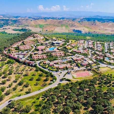 Villaggio Porto Rhoca ホテル