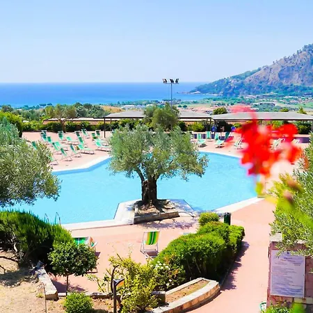 Villaggio Porto Rhoca