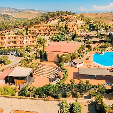 Villaggio Porto Rhoca ホテル スクイッラーチェ