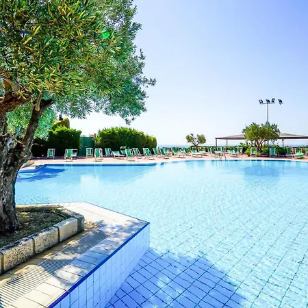 Villaggio Porto Rhoca 4*