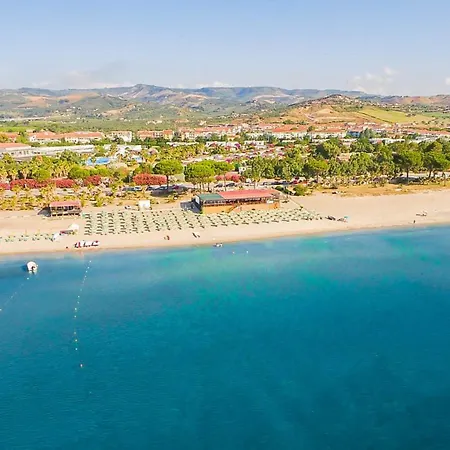 Villaggio Porto Rhoca ホテル スクイッラーチェ