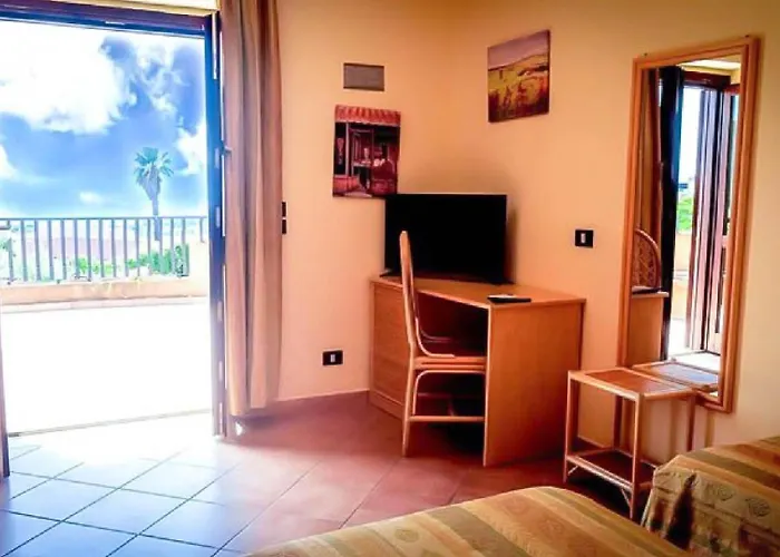 Villaggio Porto Rhoca Hotel 4*