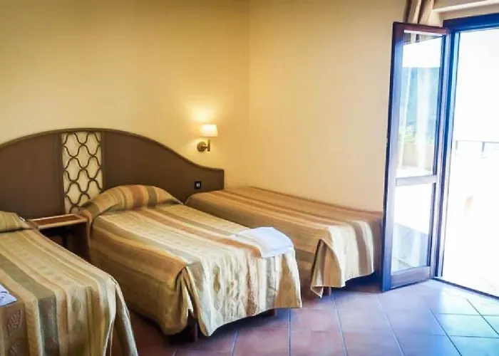 Villaggio Porto Rhoca 4*