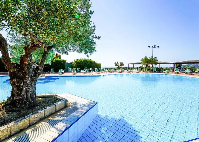 Villaggio Porto Rhoca 4*